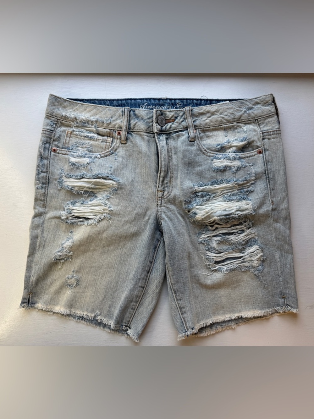 American Eagle Size 6  100% cotton 
Low Rise / Baggy Distressed Denim Shorts -